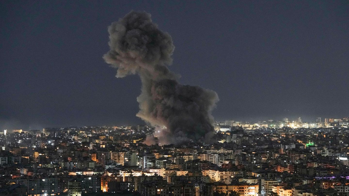 Rauch steigt auf nach israelischen Luftangriffen in Dahieh, einem südlichen Vorort von Beirut im Libanon