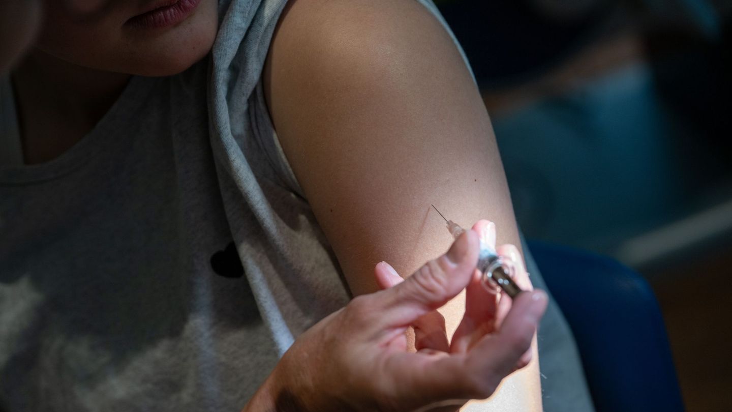 Die Ständige Impfkommission empfiehlt deshalb eine Impfung für alle Mädchen und Jungen zwischen 9 und 14 Jahren. (Symbolbild) Fo