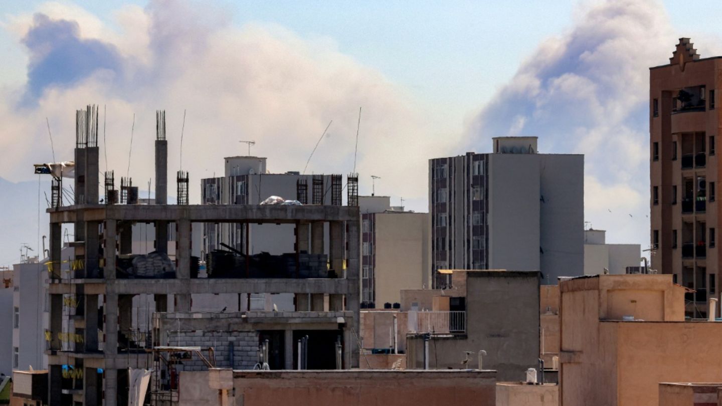 Rauch nach Explosionen in Teheran