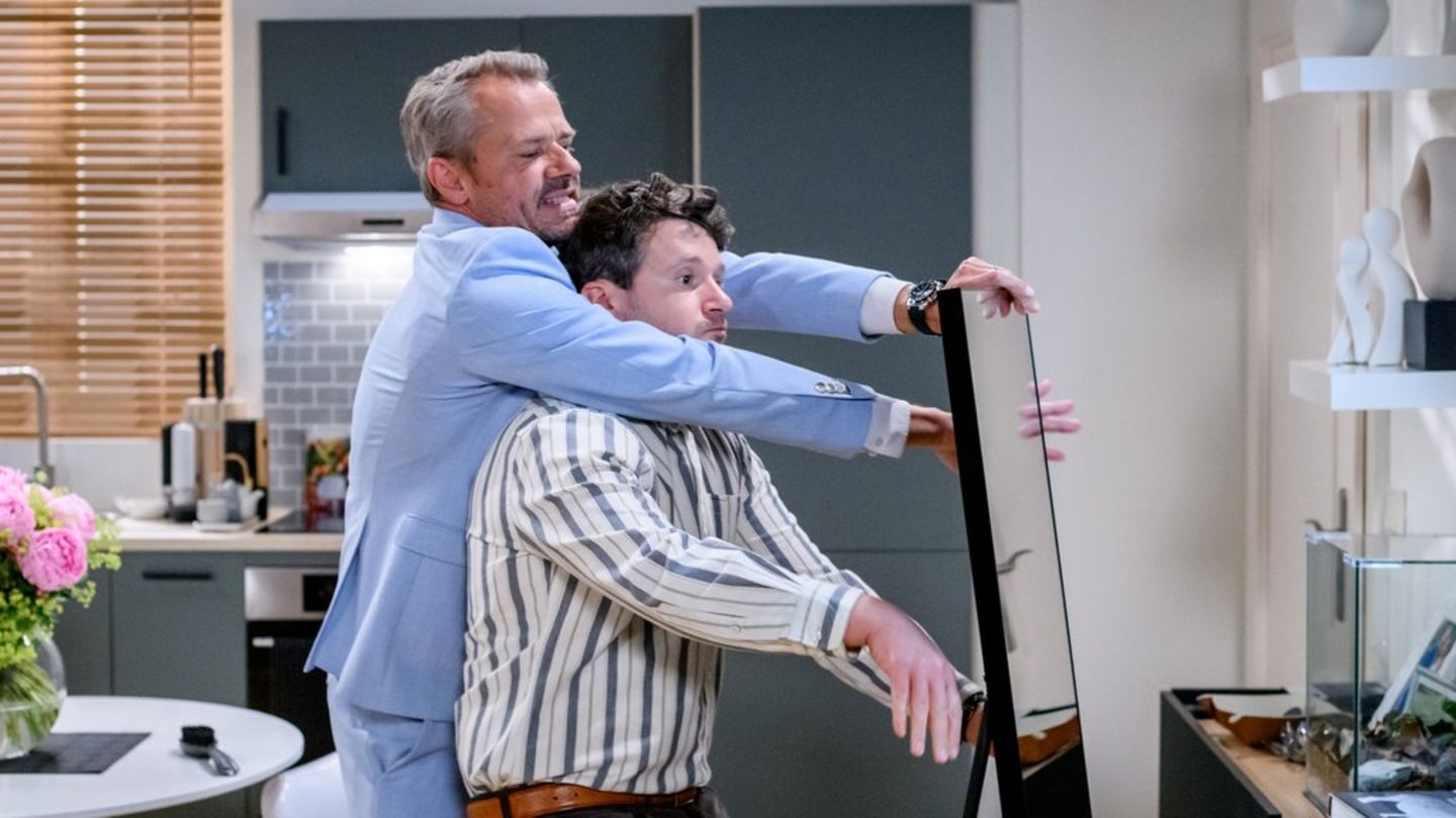 "Sturm der Liebe": Erik (l.) irritiert Fritz mit seinem seltsamen Verhalten.