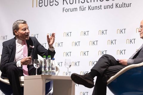 Wolfgang Grupp (l.) war zu Gast in Gregor Gysis Talk-Veranstaltung "Gysis Begegnungen" im Neuen Kunstmuseum in Tübingen.