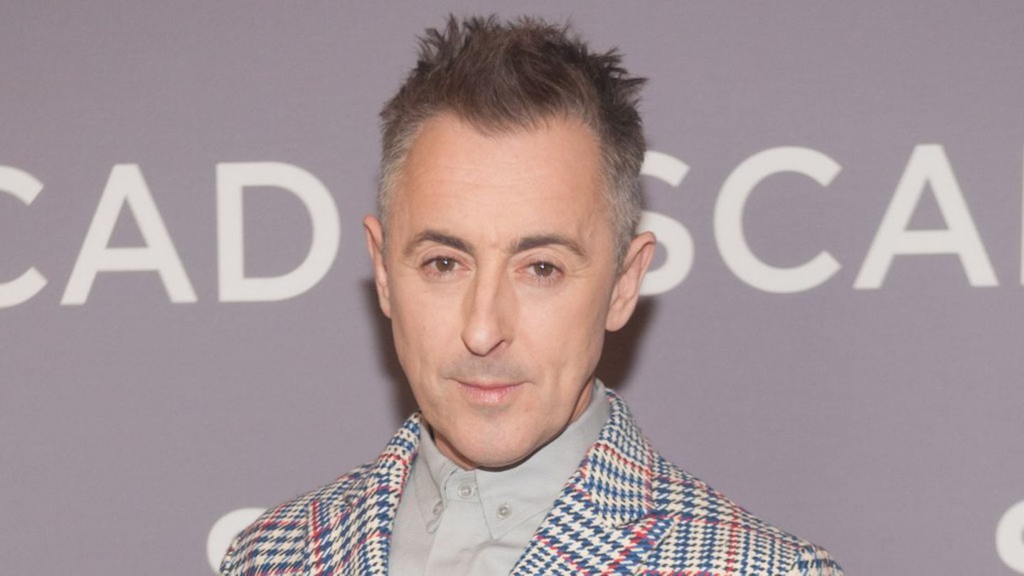 Alan Cumming bricht das Schweigen.