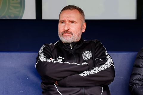 Kiels Trainer Tim Walter bei seinem Einstand als Coach der Zweitligisten. Foto: Frank Molter/dpa
