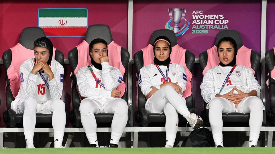 Auch die Spielerinnen auf der Bank blieben stumm