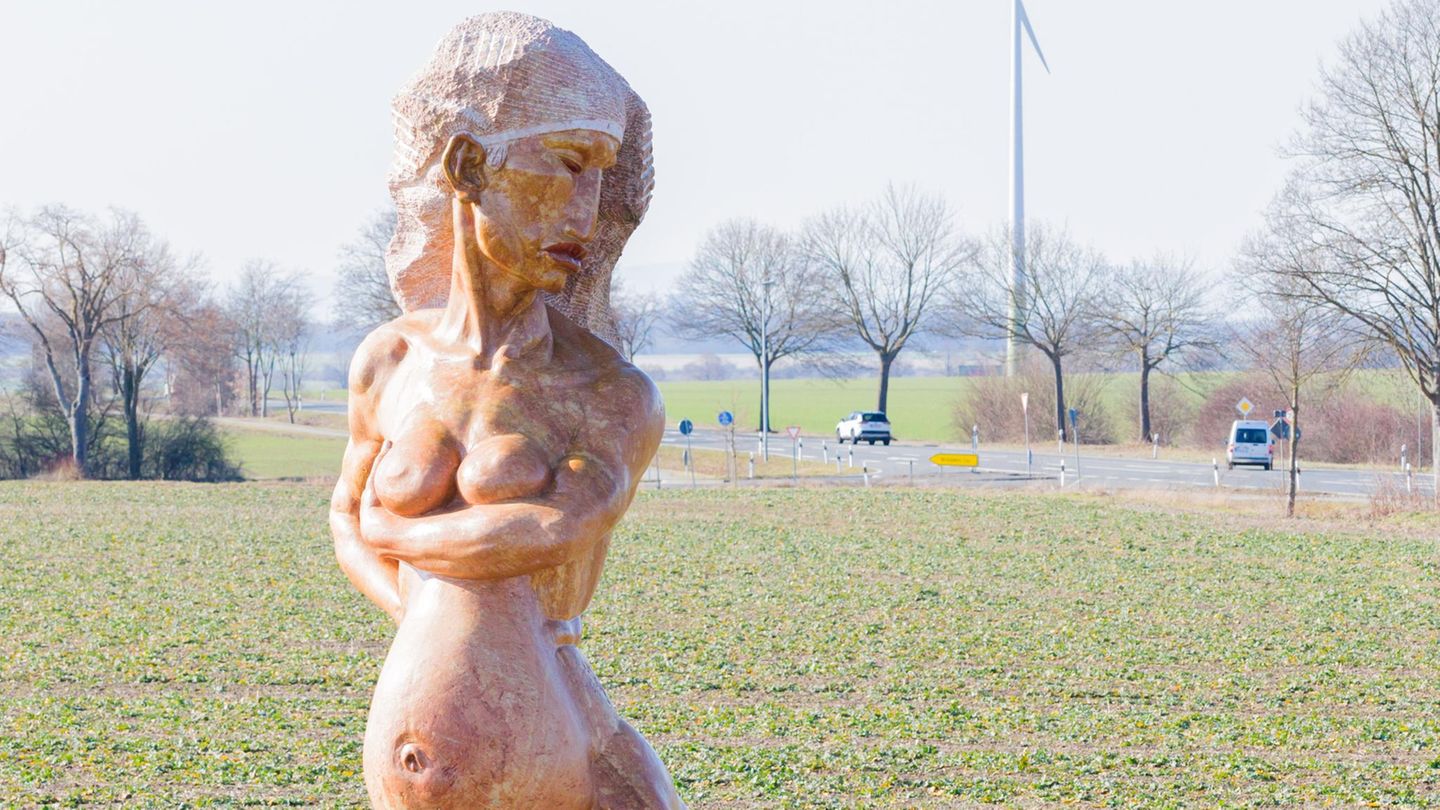Niedersachsen: Statue von nackter Frau an Bundesstraße sorgt für Aufregung