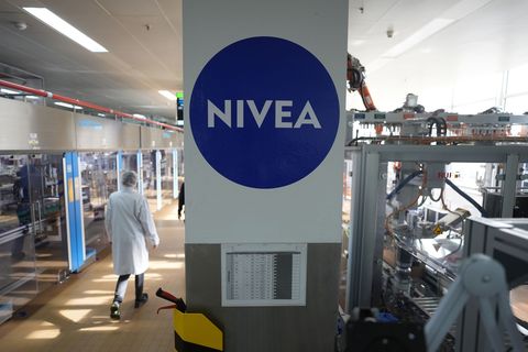 Der Umsatz des Nivea-Konzerns wuchs 2025 organisch um 2,4 Prozent. (Archivbild) Foto: Marcus Brandt/dpa