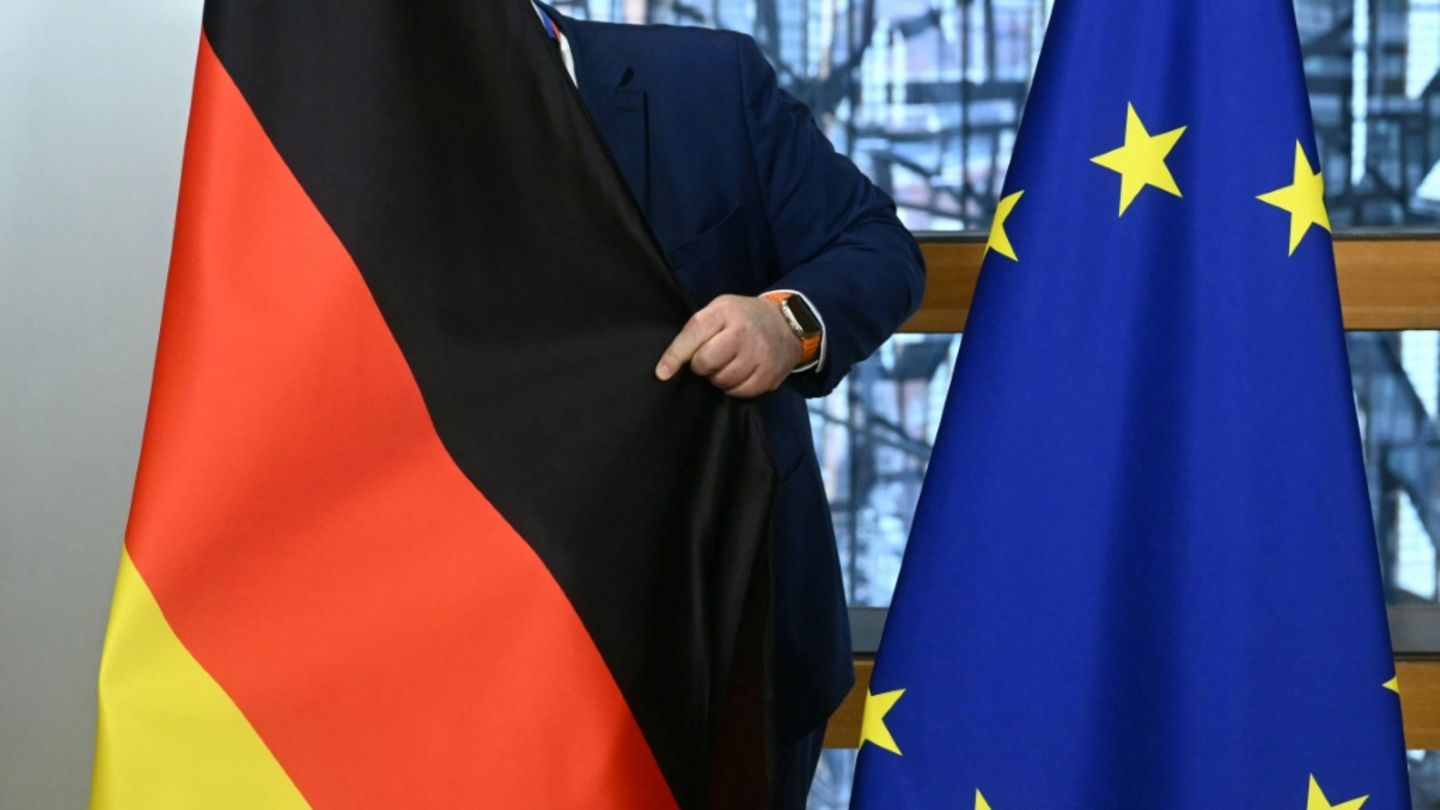 Flaggen Deutschlands und der EU