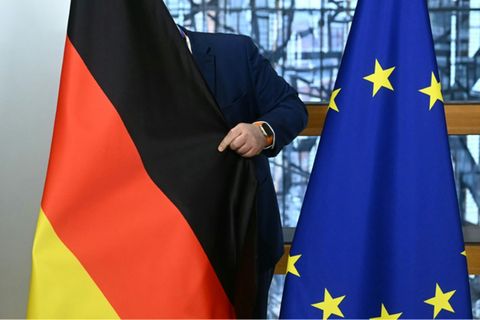 Flaggen Deutschlands und der EU