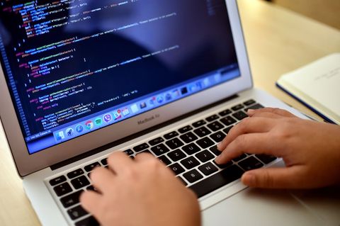 Frauen in Digitalberufen weiterhin stark unterrepräsentiert. (Symbolbild) Foto: Britta Pedersen/dpa-Zentralbild/dpa