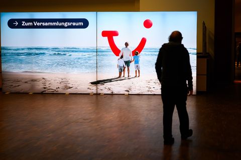 Tui-Gäste sollen aus der Golfregion heimfliegen. (Symbolbild) Foto: Julian Stratenschulte/dpa