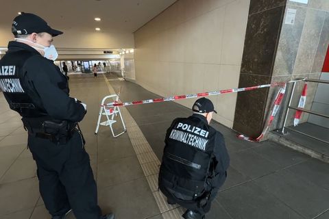 Die Polizei ermittelte nach dem Messerangriff. (Archivbild) Foto: Michaela Johannsen/dpa