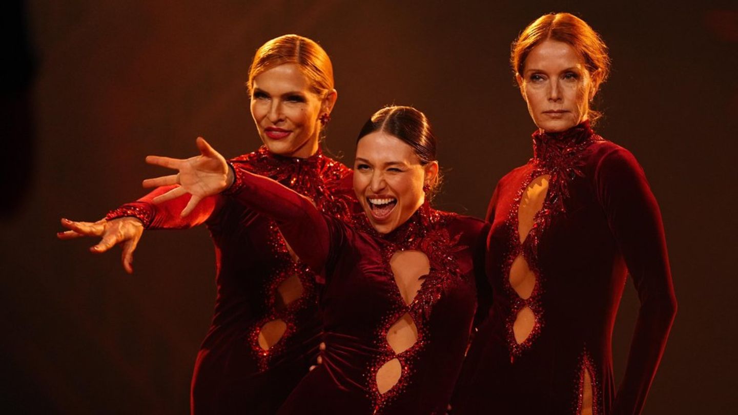 Sonya Kraus (v.l.), Bianca Heinicke und Esther Schweins bildeten in der Auftaktshow ein Team. Am 6. März startet die nächste "