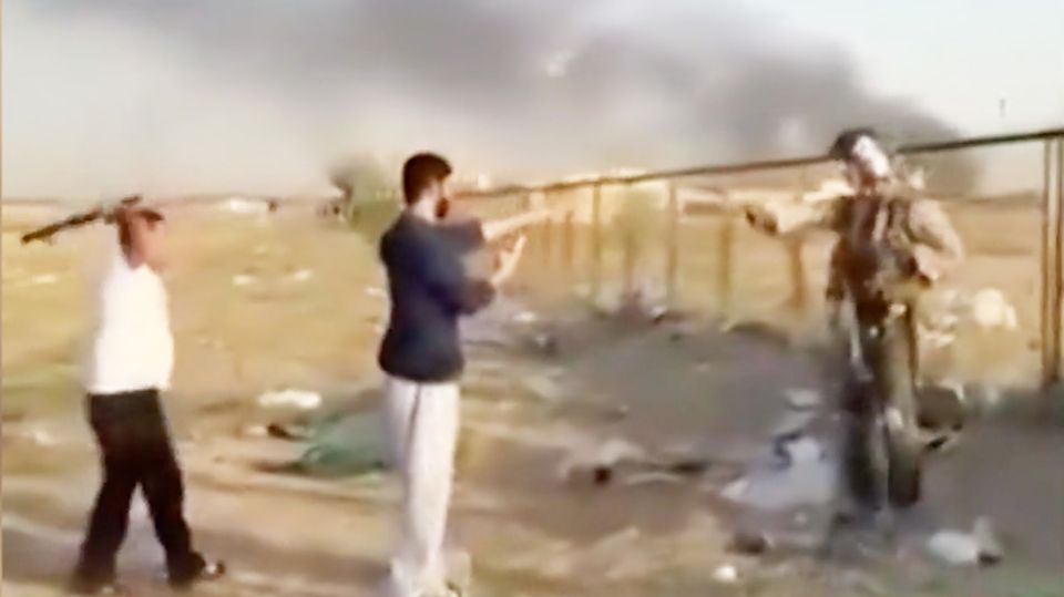 Zivilisten konfrontieren US-Pilot nach Kampfjet-Abschuss