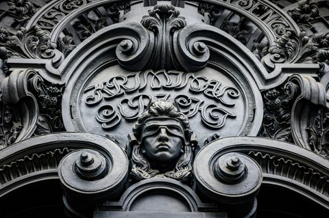 Justitiaplastik an Berliner Landgericht