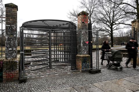 An 16 Eingänge des Parks sind seit Sonntag jede Nacht geschlossen. (Archivbild) Foto: Britta Pedersen/dpa