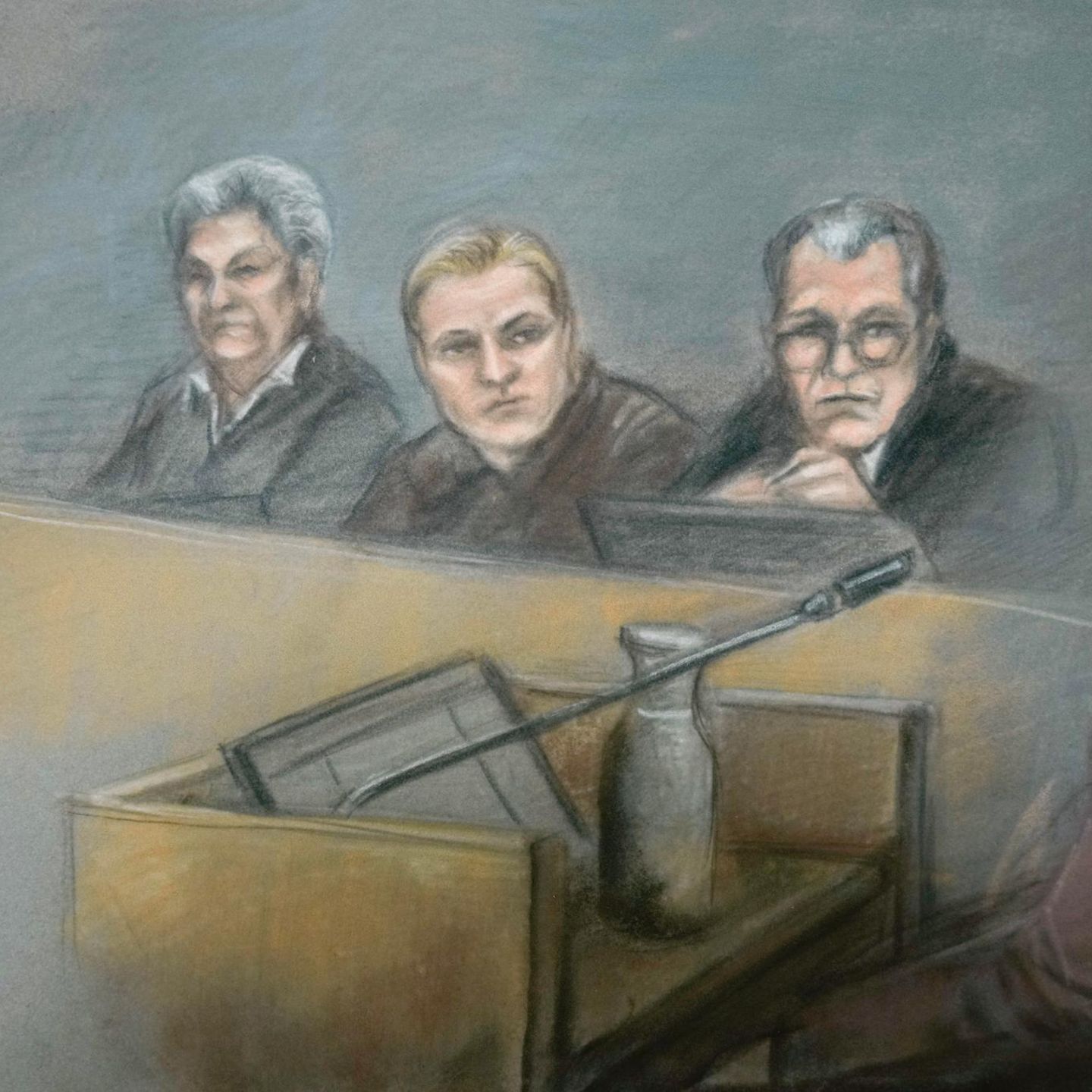 Eine Gerichtszeichnung von Marius Borg Hoiby, seinen Verteidigern und einem mutmaßlichen Opfer im Zeugenstand