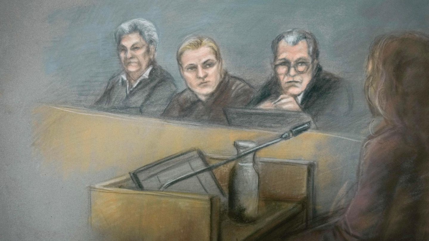 Eine Gerichtszeichnung von Marius Borg Hoiby, seinen Verteidigern und einem mutmaßlichen Opfer im Zeugenstand