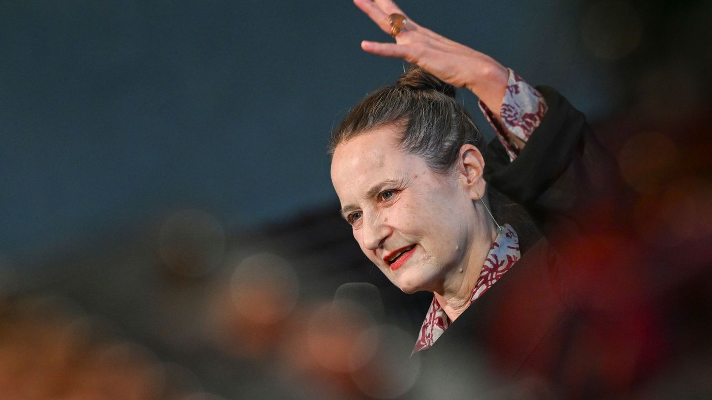 Premiere des neuen Stücks mit Sasha Waltz ist am 10. März. Foto: Jens Kalaene/dpa