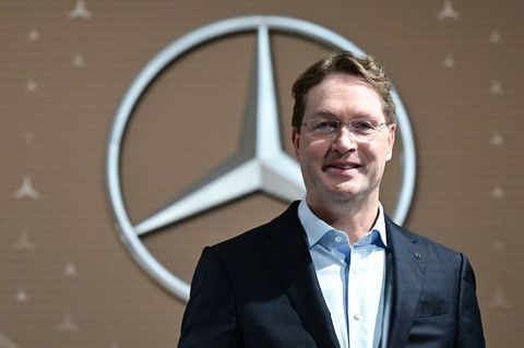 Mercedes-Chef Ola Källenius: Vergütung 2025 deutlich zurückgegangen. (Archivbild) Foto: Bernd Weißbrod/dpa