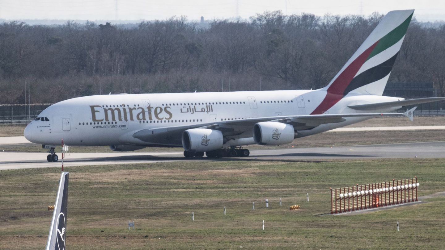 Ein erster Linienflieger aus Dubai ist wieder in Frankfurt gelandet. Foto: Boris Roessler/dpa