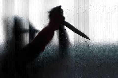 Eine Silhouette einer Hand mit einem Messer