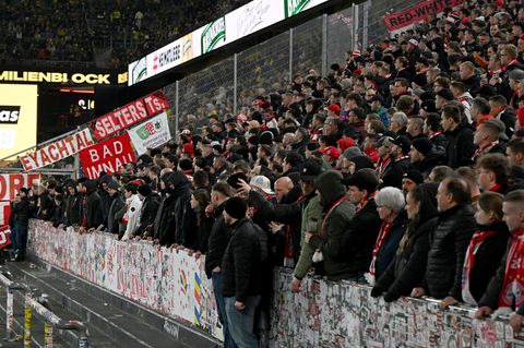 Wegen der Zusammenstöße vor Anpfiff boykottieren einige Bayern-Fans die Partie in Dortmund. (Archivbild) Foto: Federico Gambarin