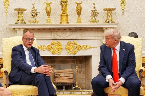 Der Besuch von Bundeskanzler Friedrich Merz (l.) bei US-Präsident Donald Trump dürfte wohl kaum so entspannt laufen wie dieser im Juni 2025