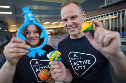 Die Hamburger Senatoren wollen, dass Kinder spielerisch erste Erfahrungen mit Wasser machen und Schwimmen lernen. Foto: Marcus B