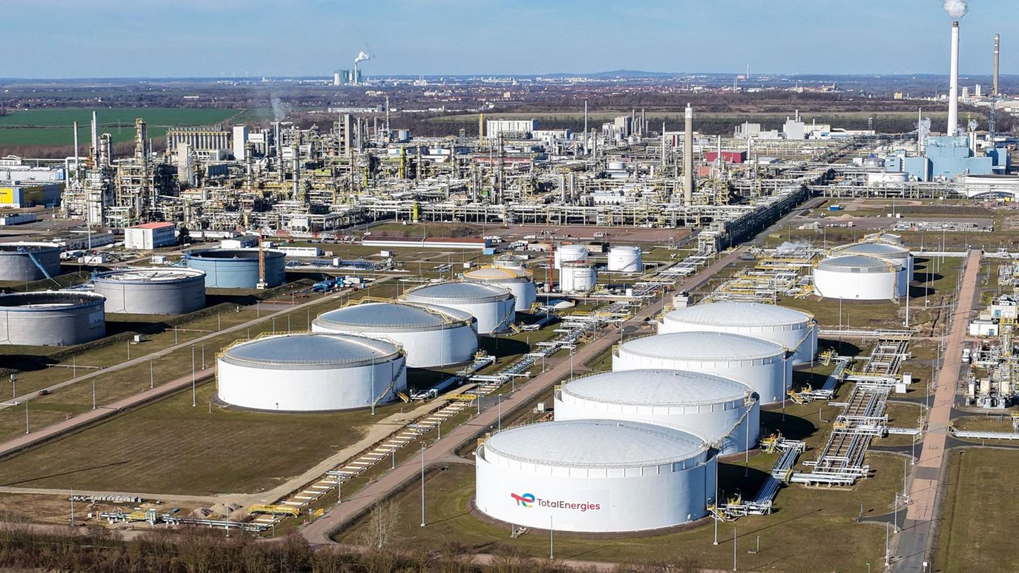 Eine Panoramaaufnahme vom Chemiepark Leuna – auch er ist von den hohen Gaspreisen betroffen