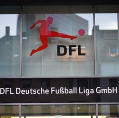Der DFL, die künftig einfach Bundesliga heißt, stehen zur Umsetzung des Kostendeckels reichhaltige Strafmaßnahmen zur Verfügung