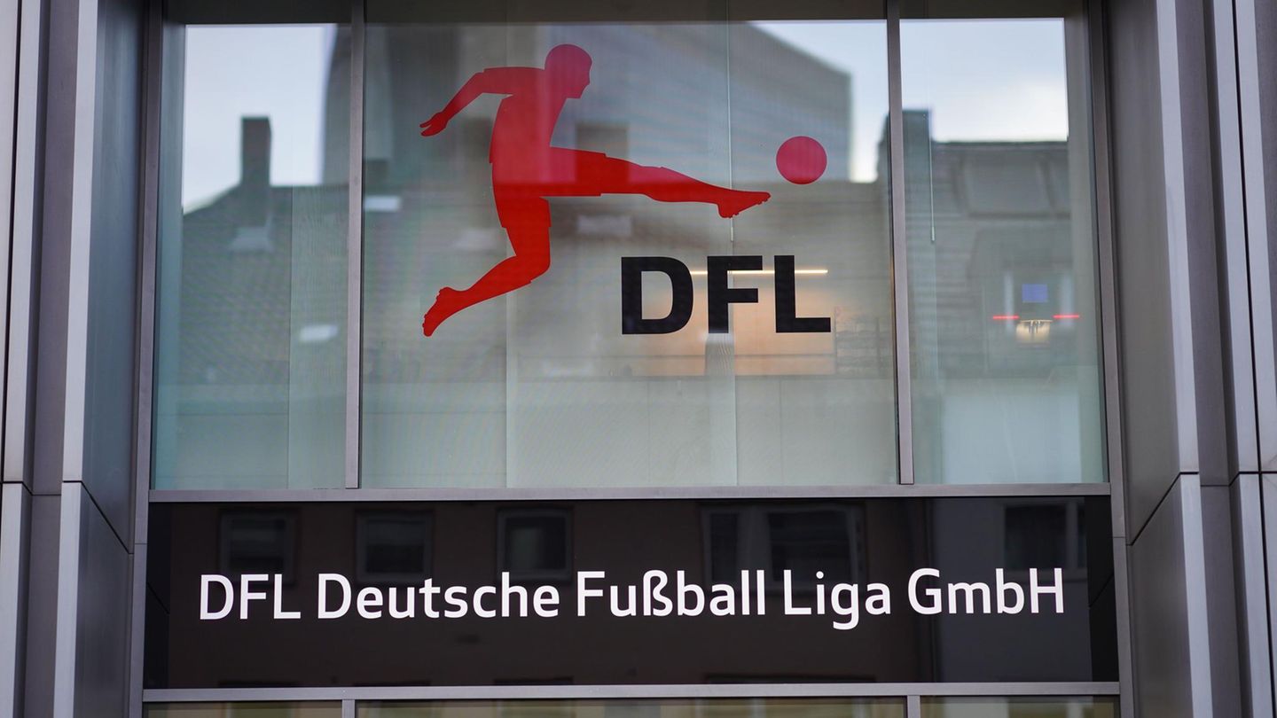 Der DFL, die künftig einfach Bundesliga heißt, stehen zur Umsetzung des Kostendeckels reichhaltige Strafmaßnahmen zur Verfügung
