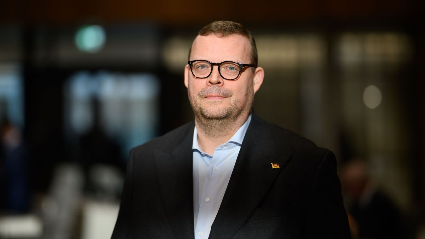 AfD-Landeschef Schledde hat seine Einkünfte nach Parteiangaben korrekt angegeben. Foto: Julian Stratenschulte/dpa