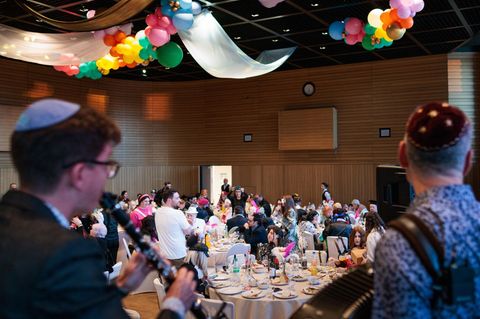 Die Jüdische Gemeinde hat zum Purim-Fest geladen. Foto: Carsten Koall/dpa