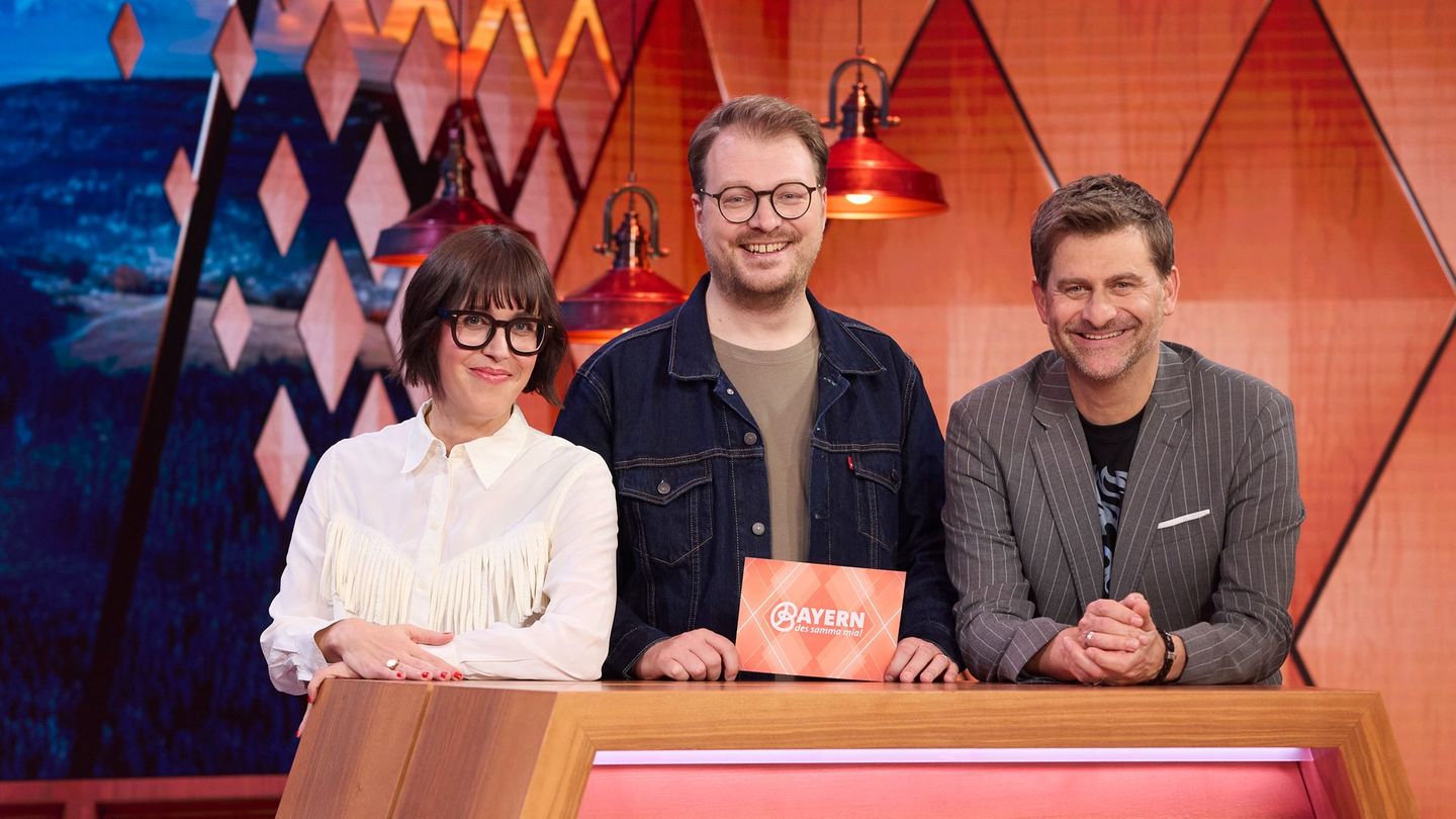 Fühlen ihren Landsleuten auf den Zahn (von links): Eva Karl Faltermeier, Moderator Maxi Gstettenbauer und Michael Altinger.