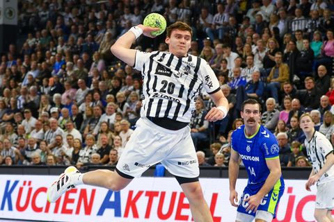 Lukas Laube und der THW Kiel spielten gegen Bidasoa Irun. (Archivbild) Foto: Michael Hundt/dpa