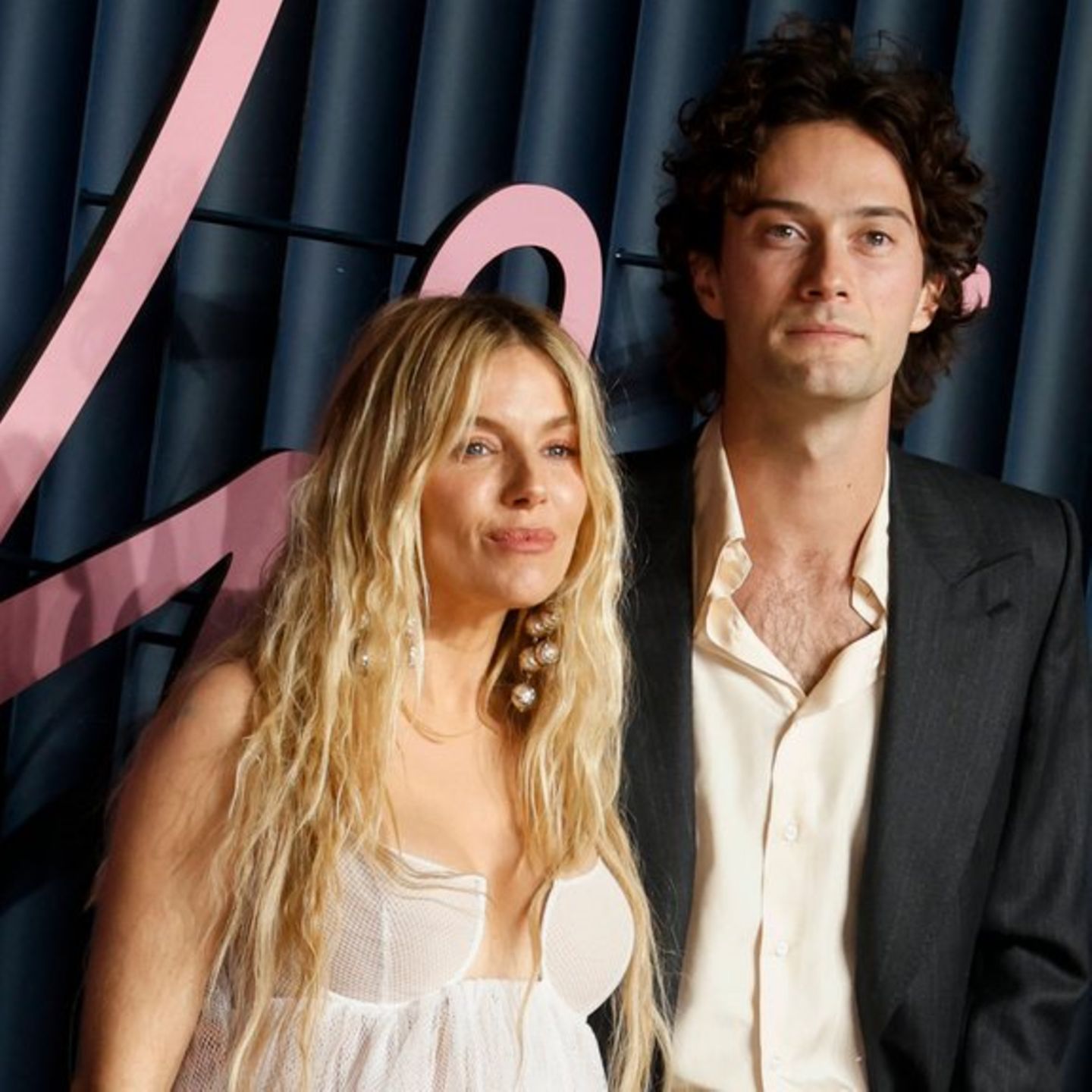 Sienna Miller erwartet ihr zweites Kind mit Oli Green.