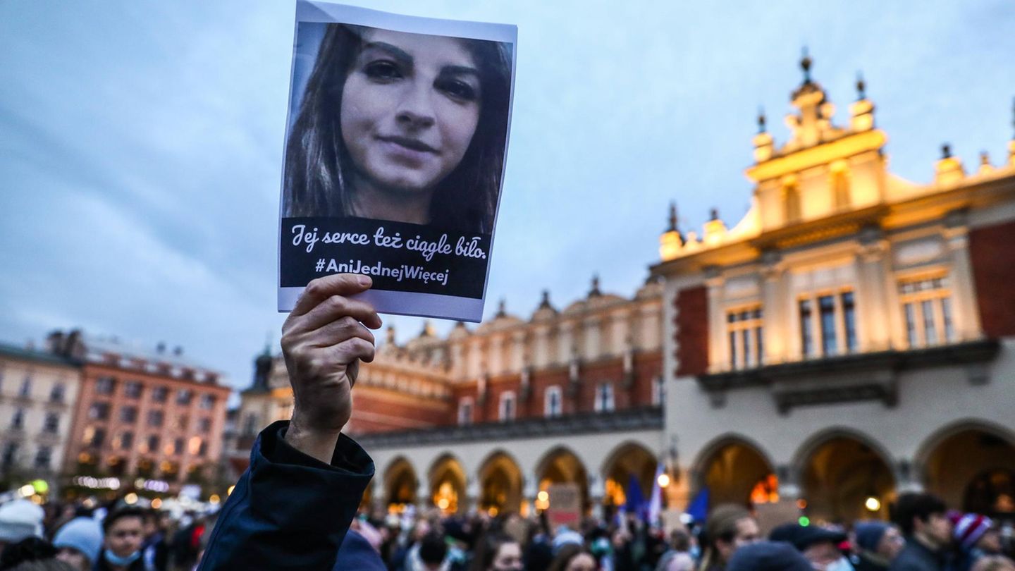 Zu lange gezögert: Frau stirbt nach Abtreibung: Ärzte in Polen verurteilt