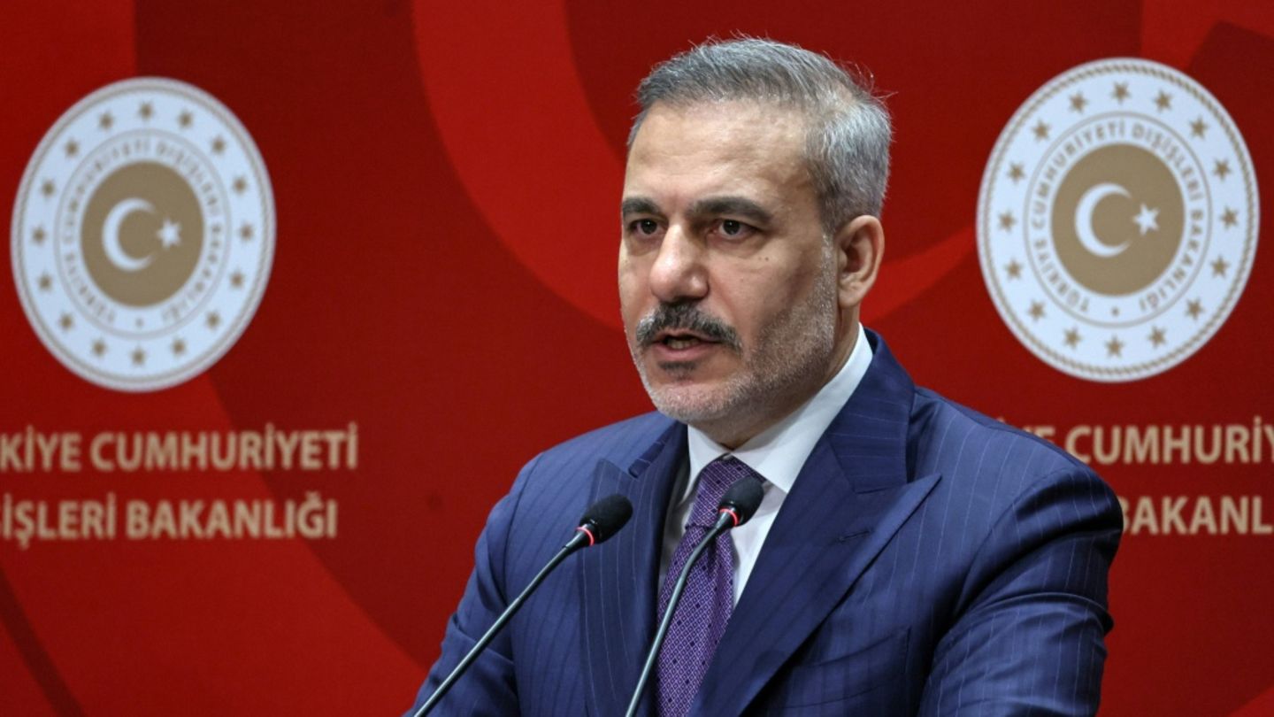 Türkischer Außenminister: Iranische Vergeltungsangriffe in Golfstaaten "falsche Strategie"