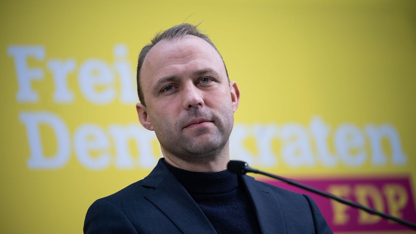 Sebastian Czaja führte die Berliner FDP zuletzt dreimal in eine Abgeordnetenhauswahl, nun stellt er sich hinter die CDU. (Archiv