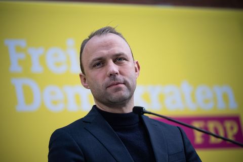 Sebastian Czaja führte die Berliner FDP zuletzt dreimal in eine Abgeordnetenhauswahl, nun stellt er sich hinter die CDU. (Archiv
