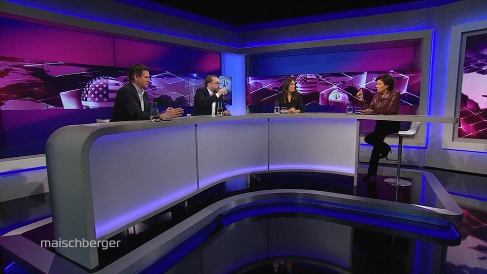 Expertenrunde in der Totale in der Maischberger-Sendung