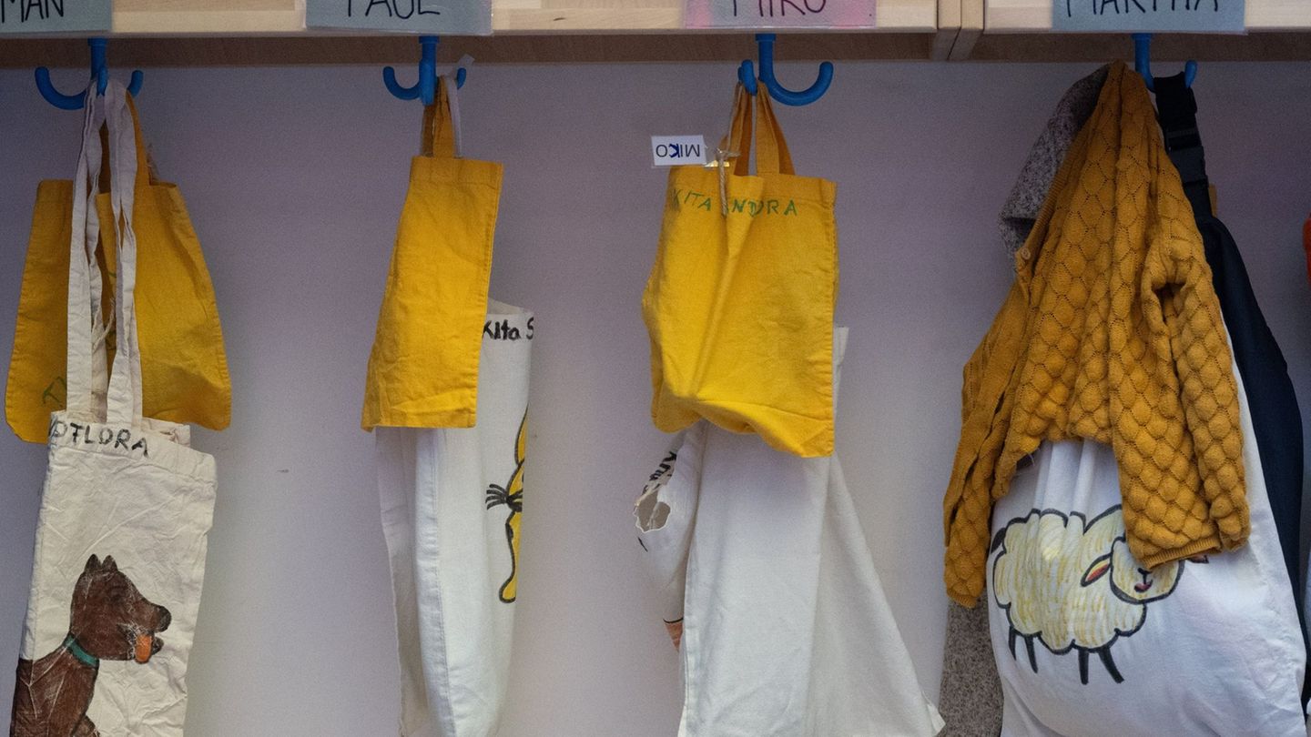 In etlichen Kindergärten in Thüringen sinken die Kinderzahlen. (Symbolbild) Foto: Boris Roessler/dpa