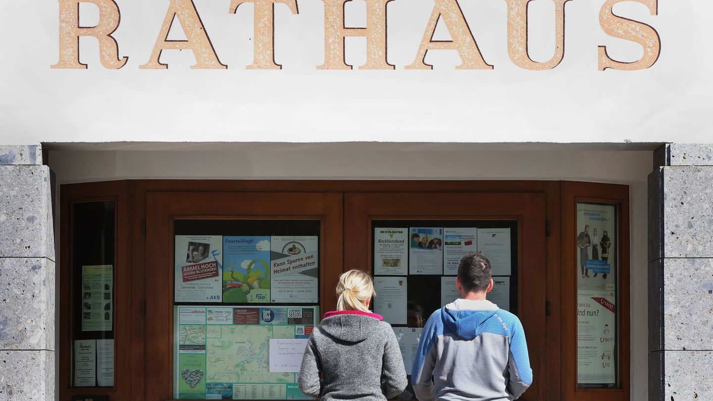 Vor allem in kleineren Gemeinden arbeiten ehrenamtliche Bürgermeister in den Rathäusern. (Symbolbild) Foto: Karl-Josef Hildenbra