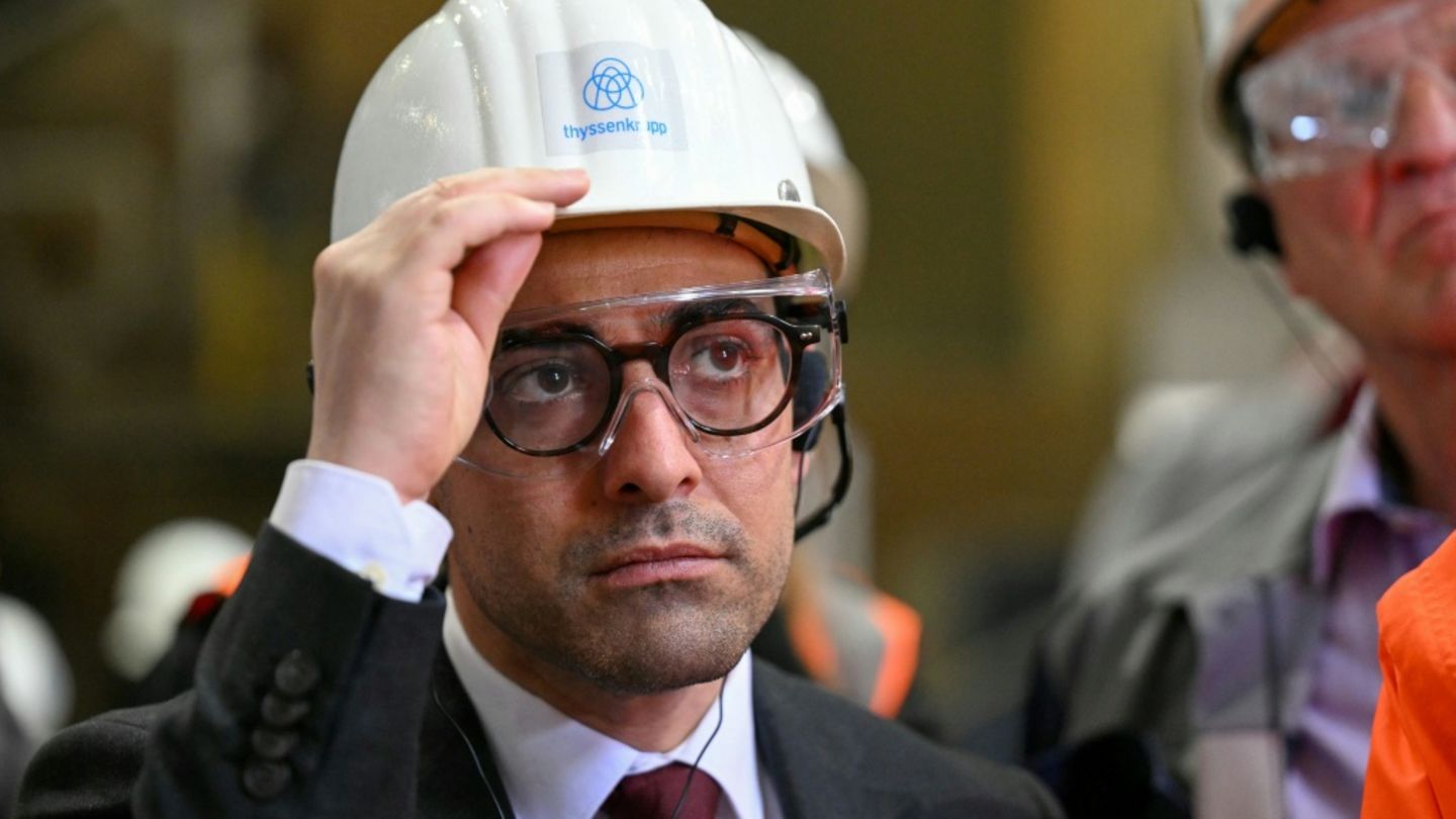 EU-Kommissar Séjourné 2025 bei einem Thyssenkrupp-Besuch