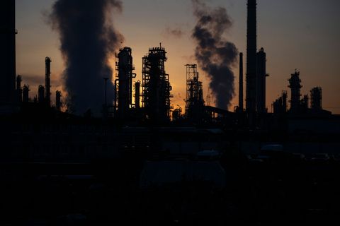 Raffinerie in Deutschland: Preise für Rohöl auf dem Weltmarkt kräftig gestiegen. Foto: Marijan Murat/dpa
