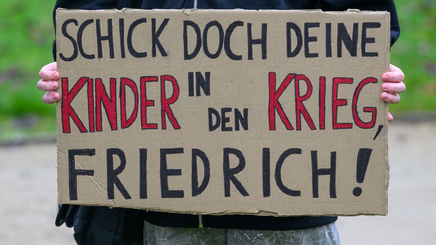 Abwesenheit vom Schulunterricht zum Demonstrieren ist laut Schulgesetz nicht erlaubt (Symbolbild) Foto: Patrick Pleul/dpa