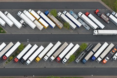 Das Land Niedersachsen liegt im Visier der sogenannten Planenschlitzer ganz vorn. (Symbolbild) Foto: Ralf Hirschberger/dpa-Zentr