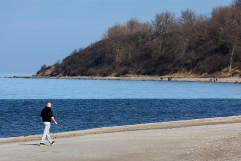 Auch wenn in Mecklenburg-Vorpommern weiterhin die Sonne zu sehen ist, wird der Mittwoch etwas kälter. (Symbolbild) Foto: Bernd W