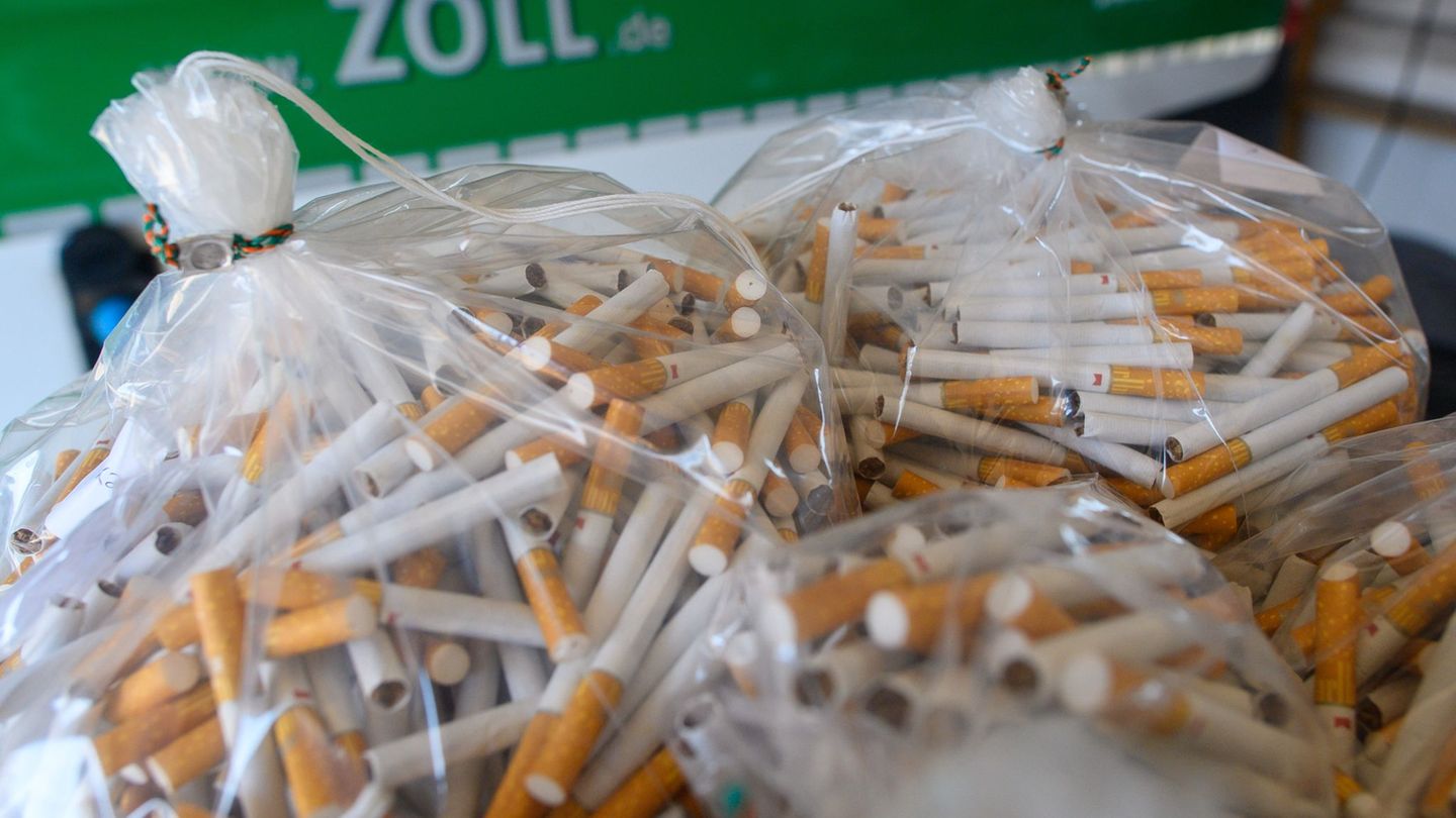 Schmuggelware: Kippen statt Kekse - Zoll findet 30.000 Schmuggelzigaretten