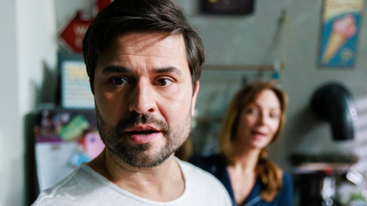 "Unter uns": Paco (l.) beschließt, Dana mittels eines kleinen Tricks zu helfen.